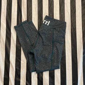 grrl Sz M/L Emerald Green Cheetah Print Leggings NWOT